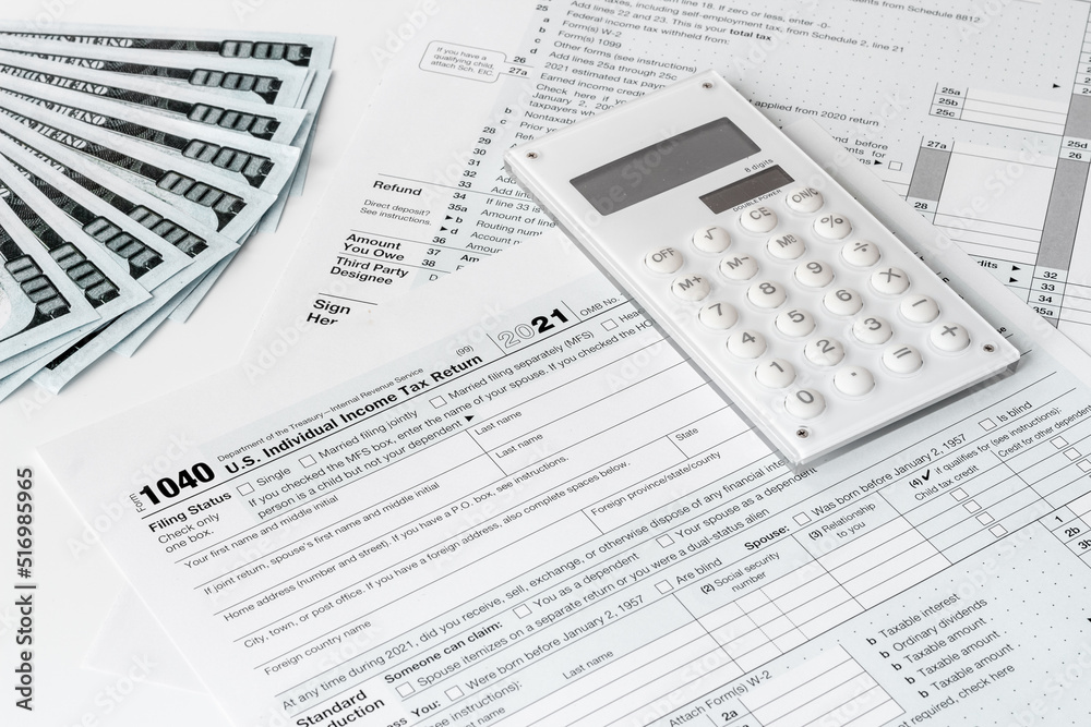 Obraz premium Annual tax form under US law with money cash. Tax payment season