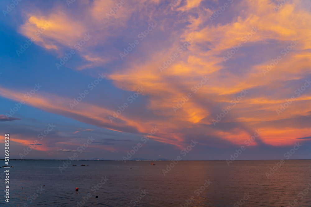 Fototapeta premium sunset over the sea