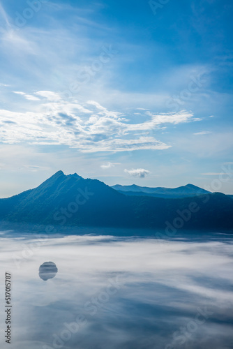 北海道 第三展望台から望む霧の摩周湖 