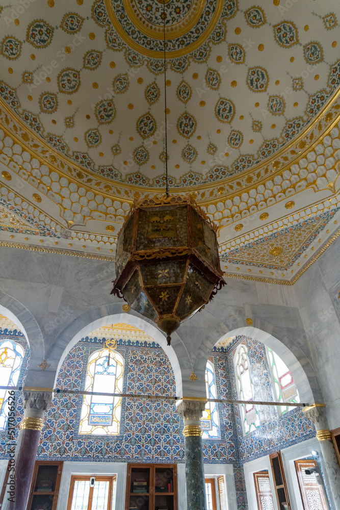Arabic lamp in the foreground, in one of the rooms of the Topkapi Palace, with the walls in the background full of tiles and colors