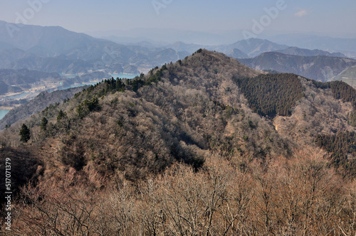 丹沢の仏果山より高取山を望む 