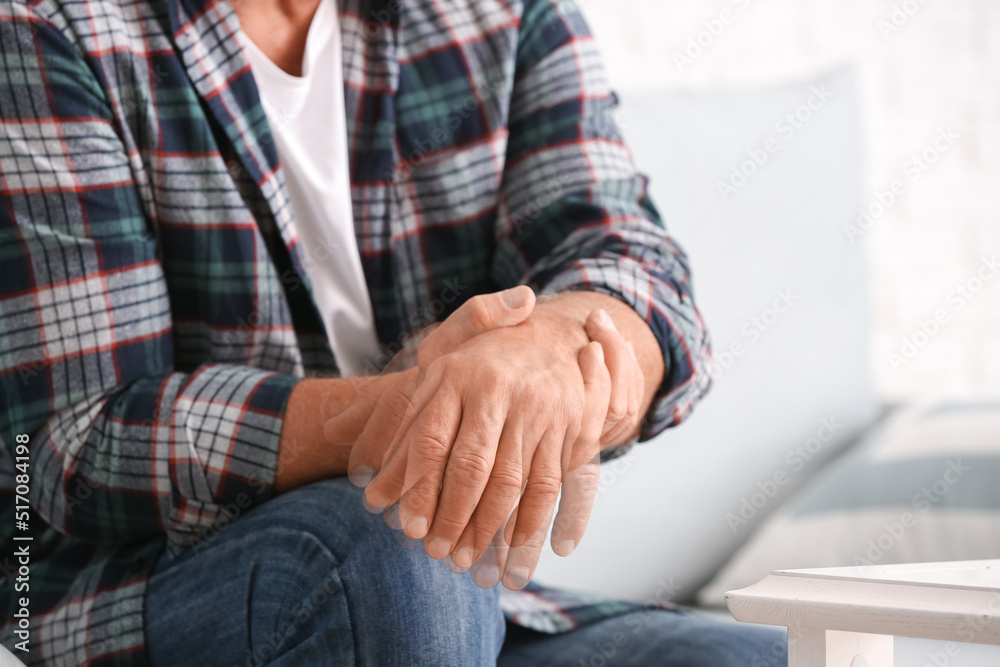 Obraz premium Mature man with Parkinson syndrome at home, closeup