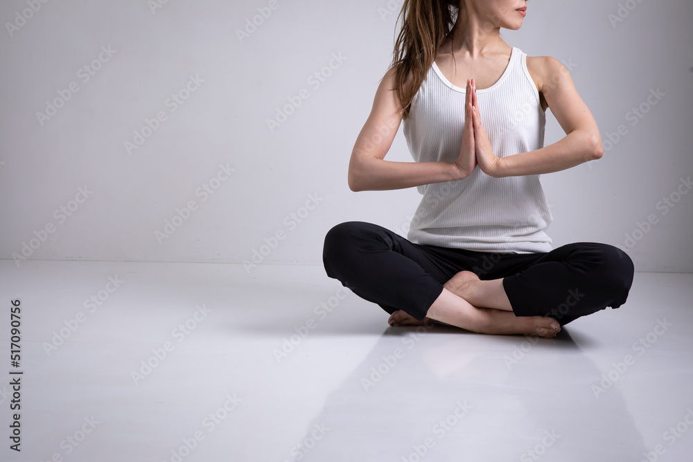 ヨガをする女性　Woman doing yoga	