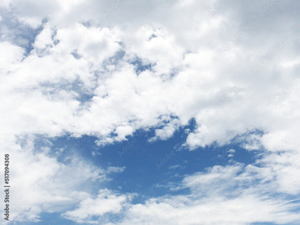 Naklejka premium 空と雲の青空背景