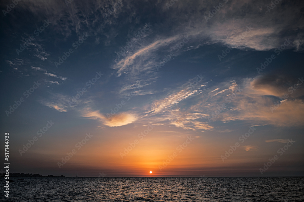 Obraz premium sunset over the sea