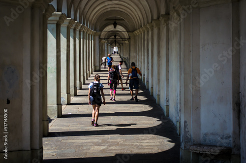 Pellegrini salgono attraverso i portici fino al Santuario di Monte Berico a Vicenza lungo la Via Postumia, cammino che parte da Aquileia e arriva a Genova photo