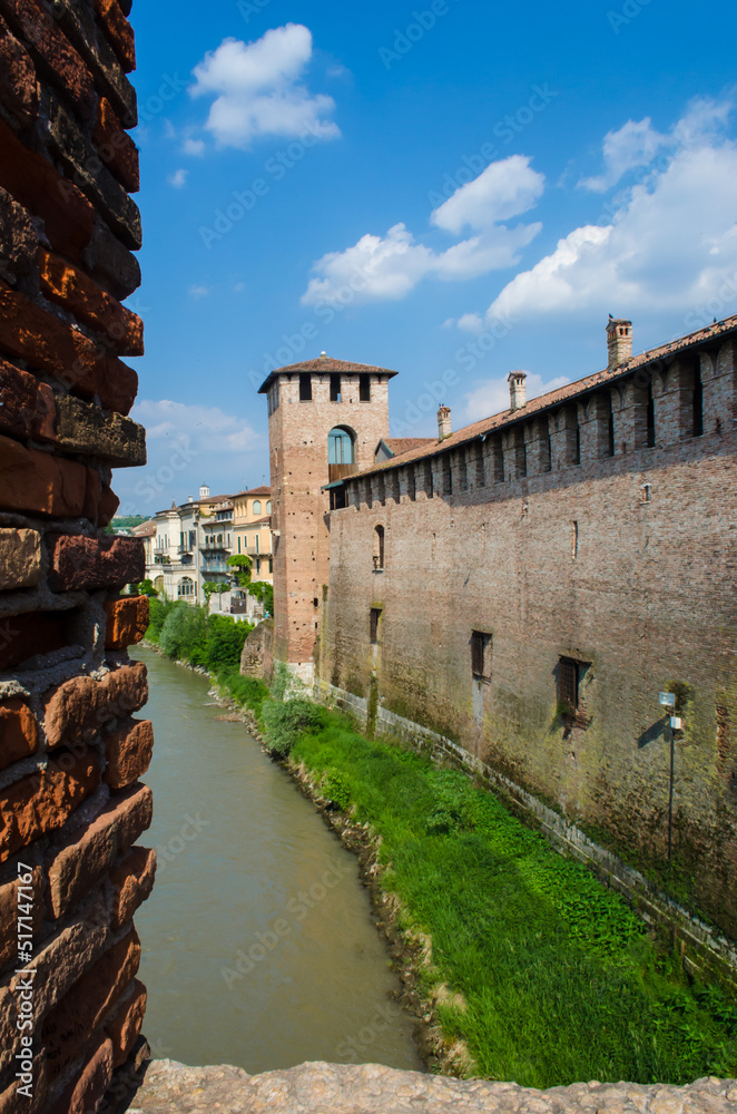 Vista dal ponte scaligero di Verona che attraversa il fiume Adige lungo la Via Postumia, cammino che parte da Aquileia e arriva a Genova