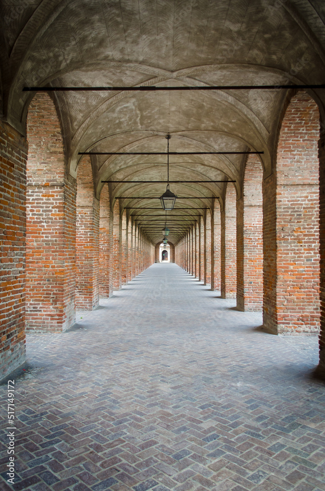 Obraz premium La Galleria degli antichi a Sabbioneta, patrimonio Unesco, lungo la Via Postumia, cammino che parte da Aquileia e arriva a Genova