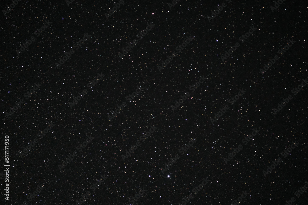 Starry sky in the mountains. View of the stars from the forest. Clear starry sky. Shooting star. Zvëzdnoye nebo v Kanade. Zvëzdnoye nebo na Alyaske