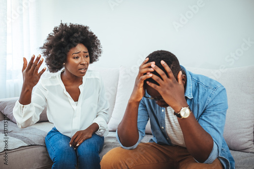 Photo Young couple having argument - conflict, bad relationships