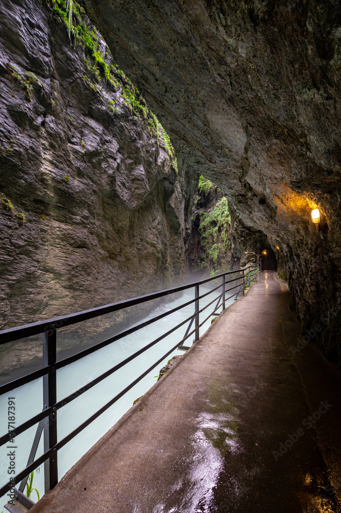 Naklejka premium In der Aaareschlucht