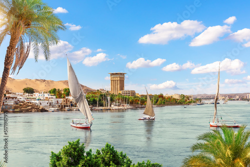 Obraz na płótnie Traditional sailboats in the Nile river by the villages of Aswan, Egypt w salonie