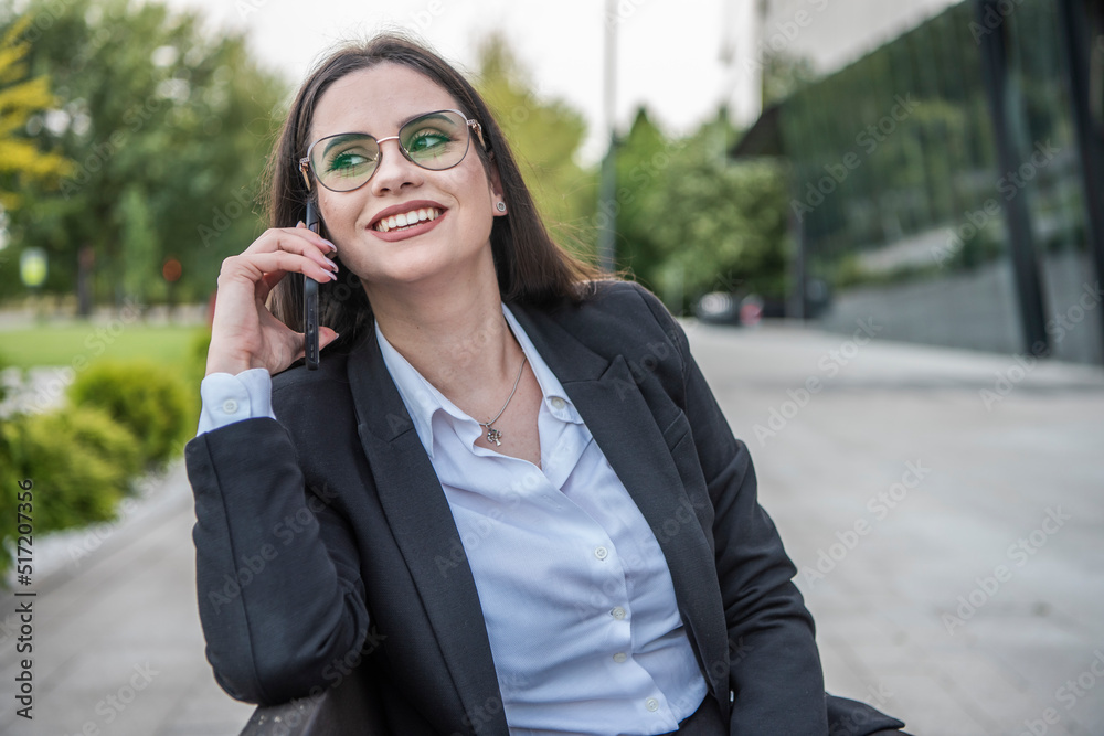 Business woman of the 21st century. A young girl works in the park. Flexible working hours. Modern young girl. Business woman of the 21st century. A young girl works in the park. Flexible working hours. Modern young girl.