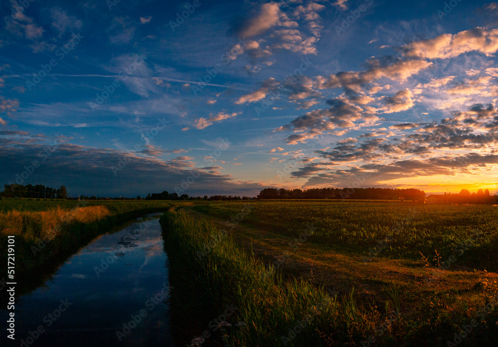 Obraz premium tramonto canale breda
