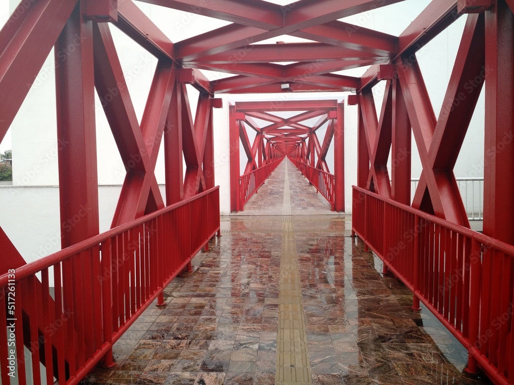 Ponte vermelha - Red bridge Ponte vermelha - Red bridge
