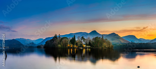 Fotografiet Derwentwater lake at sunset in Lake District. England