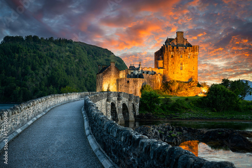 Stampa su tela Eilean Donan Castle at sunset in Scotland