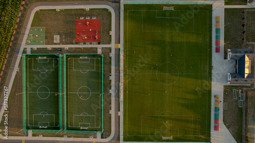 Boiska do piłki nożnej z drona z góry