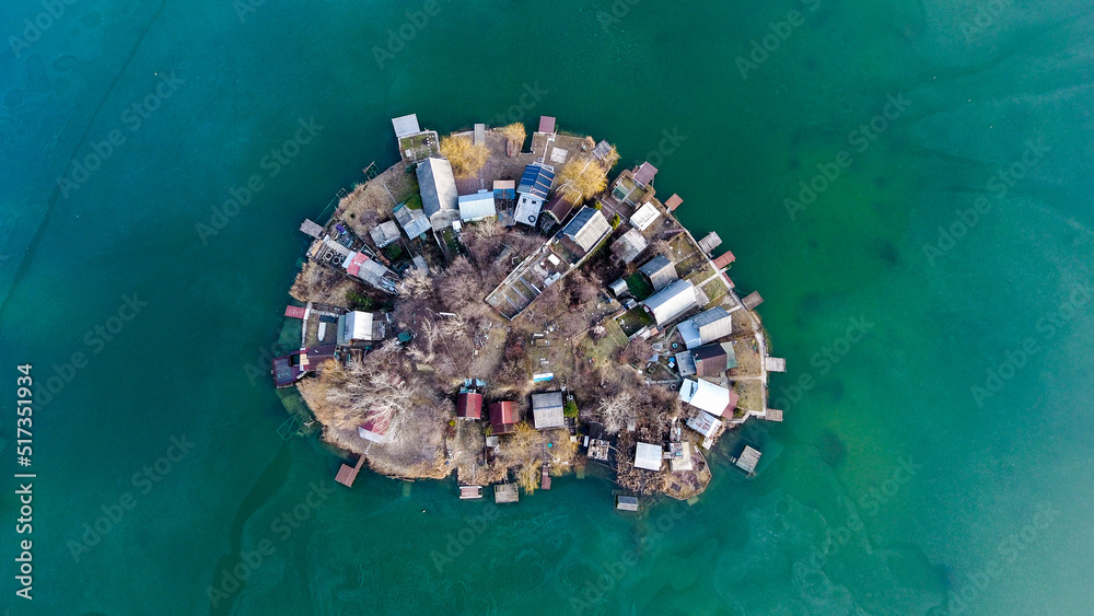 aerial view island in the middle of the lake