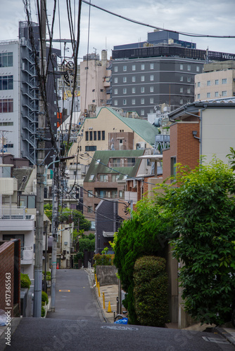 東京六本木三丁目の住宅街から六本木の中心を望む © Tsubasa Mfg