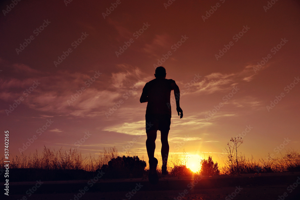 Corriendo al amanecer Corriendo al amanecer