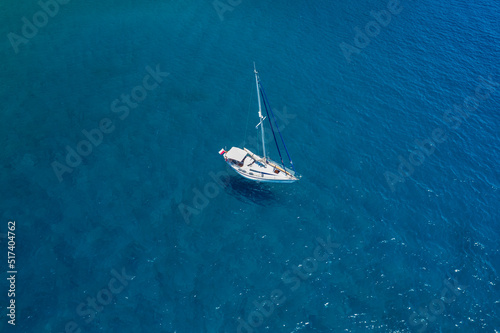 Wyspa Aegina w Grecji, widok z góry z drona. Widok na piekne morze śródziemne. © hunter76