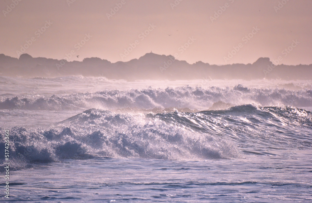 olas del mar reventando