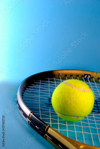 tennis ball and racket © Visualmind