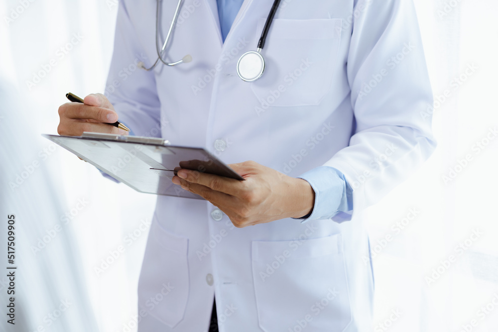 Doctors are giving advice on treatment to patients in hospital examination rooms, treating diseases from specialists and providing targeted treatment. Concepts of medical treatment and specialists. Doctors are giving advice on treatment to patients in hospital examination rooms, treating diseases from specialists and providing targeted treatment. Concepts of medical treatment and specialists.
