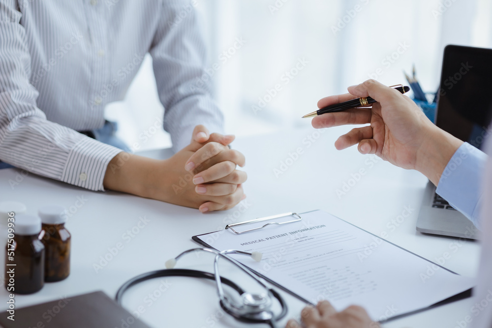 Doctors are giving advice on treatment to patients in hospital examination rooms, treating diseases from specialists and providing targeted treatment. Concepts of medical treatment and specialists. Doctors are giving advice on treatment to patients in hospital examination rooms, treating diseases from specialists and providing targeted treatment. Concepts of medical treatment and specialists.