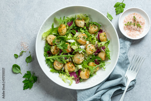 seared scallops salad