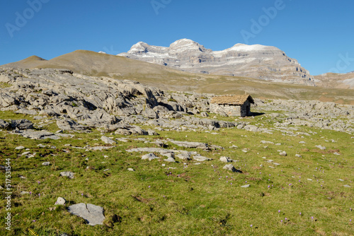 refugio de pastores frente al Monte perdido, parque nacional de Ordesa y Monte Perdido,  comarca del Sobrarbe, Huesca, Aragón, cordillera de los Pirineos, Spain photo