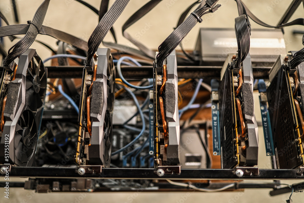 Obraz premium Close up of computer graphics in cryptocurrency mining rig