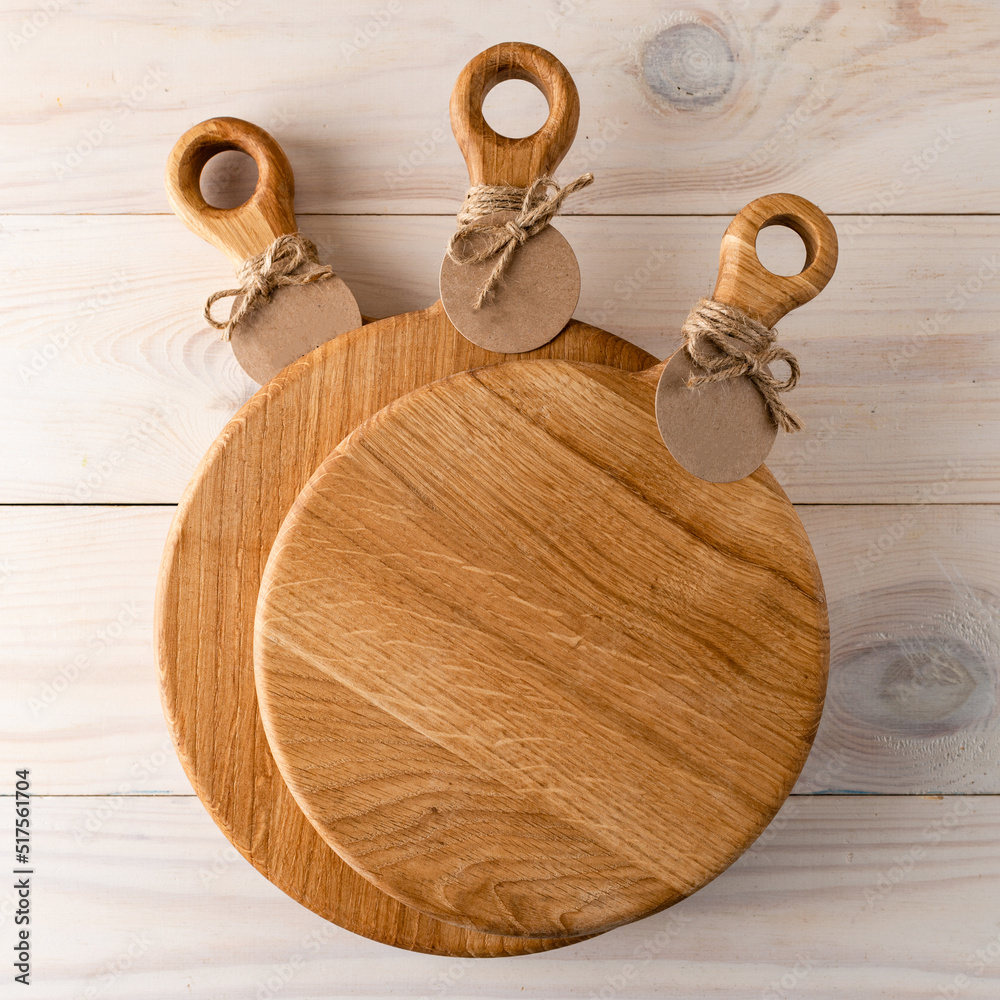 Fotografie wooden cutting board on wooden table