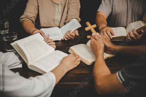 Group of people are reading the bible © doidam10