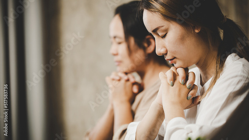 Canvas-taulu Two women praying worship believe