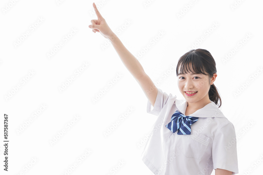 制服を着た笑顔の女子高校生 制服を着た笑顔の女子高校生