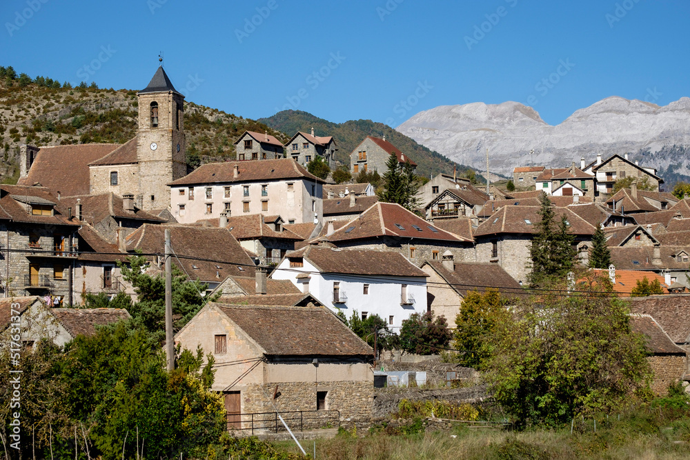 Hecho village, Valley of Hecho, western valleys, Pyrenean mountain range, province of Huesca, Aragon, Spain, europe