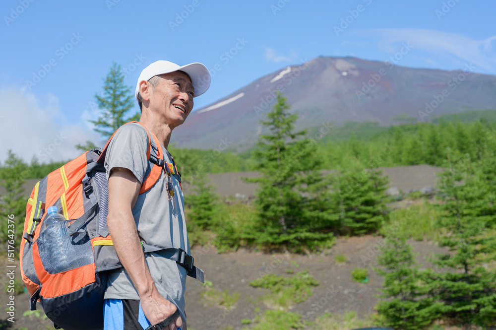 富士山背景 登山者 笑顔 アウトドア 富士山背景 登山者 笑顔 アウトドア