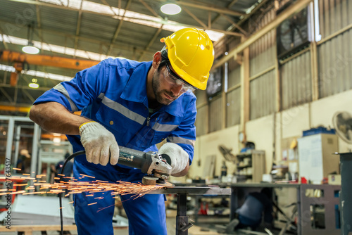 Obraz na plátně Caucasian handsome male industrial worker work in manufacturing plant