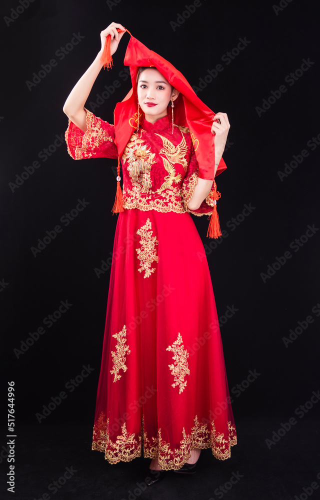 A woman in a red Traditional Chinese wedding dress