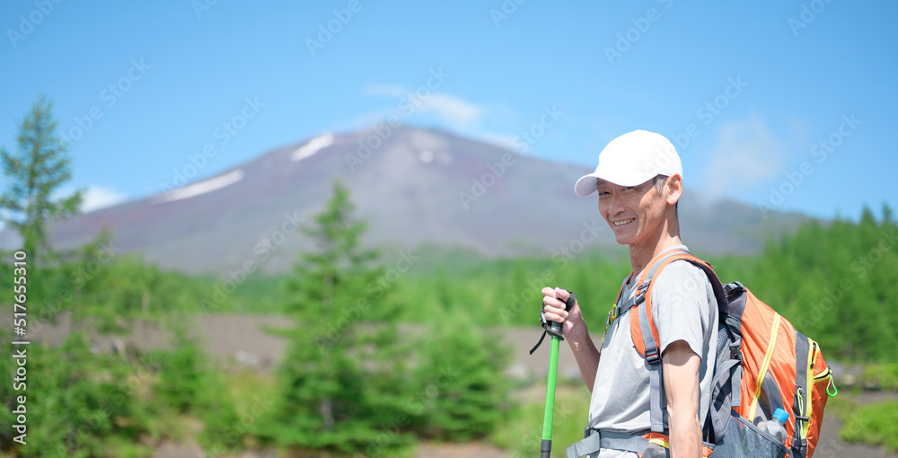富士山背景 登山者 笑顔 アウトドア 富士山背景 登山者 笑顔 アウトドア
