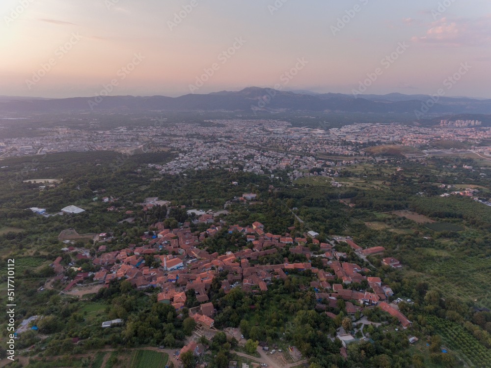 Obraz premium Aerial view of sunset over the city of Bursa, Turkey