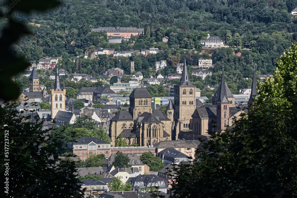 Der Dom und die Kirche Liebfrauen in Trier an der Mosel. Beide sind seit 1986 Teil des UNESCO-Welterbes in Trier. 