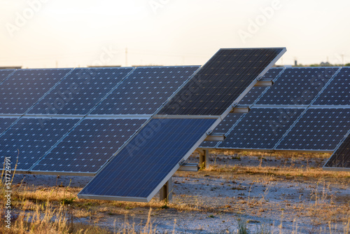 Shortage of photovoltaic materials due to the recession slows decarbonization