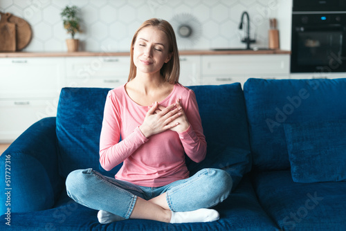 Foto Peaceful woman hold hands at chest close to heart