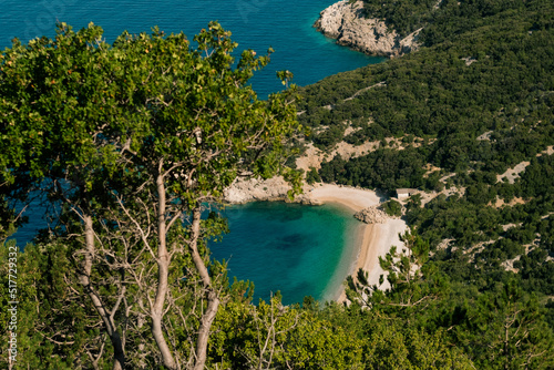 Fototapeta Naklejka Na Ścianę i Meble -  Idyllic and lonely remote beach for vacations escape - Sveti Stefan beach on Croatia island Cres