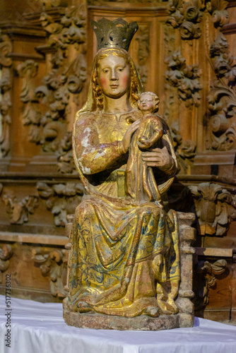 Virgen gótica sedente con el Niño en brazos, Capilla de la Virgen de la Cabeza, Catedral de la Asunción de la Virgen, Salamanca, comunidad autónoma de Castilla y León, Spain