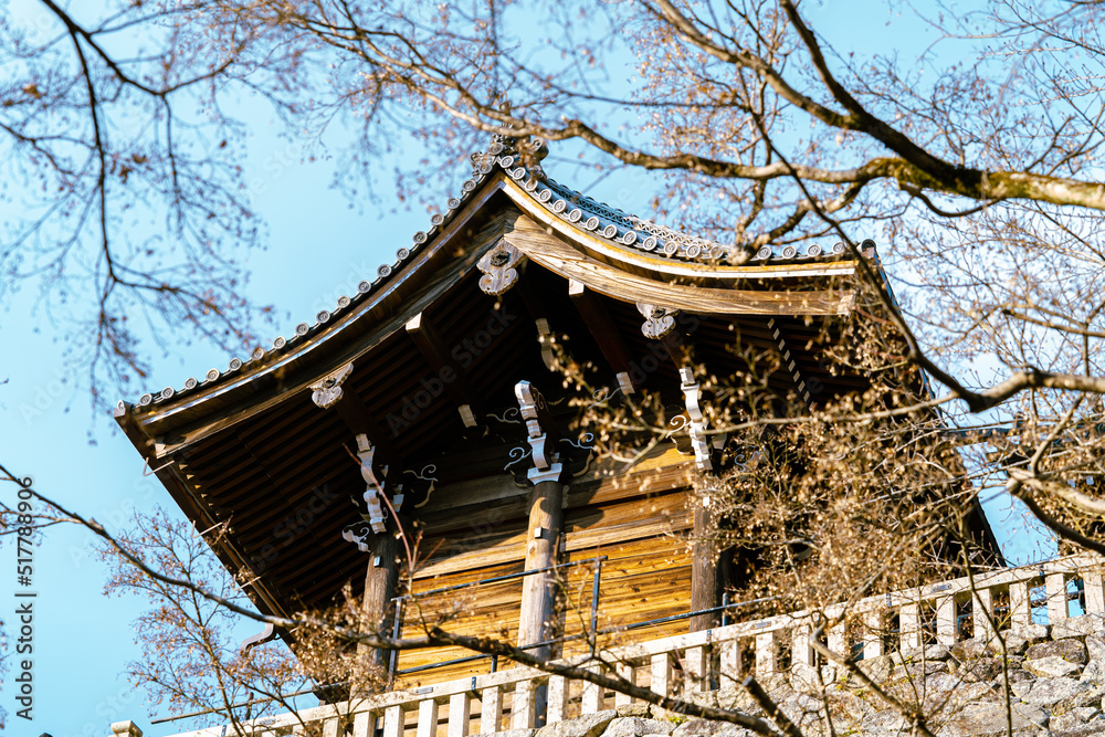 The temple behind the swaying branches in autumn and winter The temple behind the swaying branches in autumn and winter