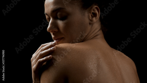 Εκτύπωση καμβά Close-up shot of young good-looking dark-haired slim African American woman with